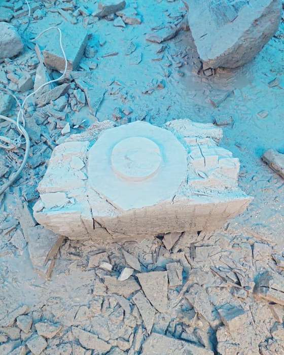 A rough block with the round base marked and cut flat at its centre